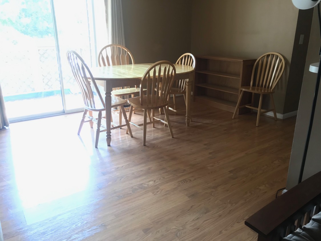 Dining area - 220 Elm St