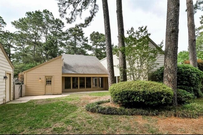 Building Photo - 17406 Spicewood Springs Ln