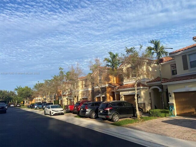 Foto del edificio - 12449 Emerald Creek Manor