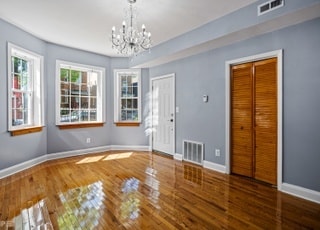 Building Photo - 2423 S Hamlin Ave