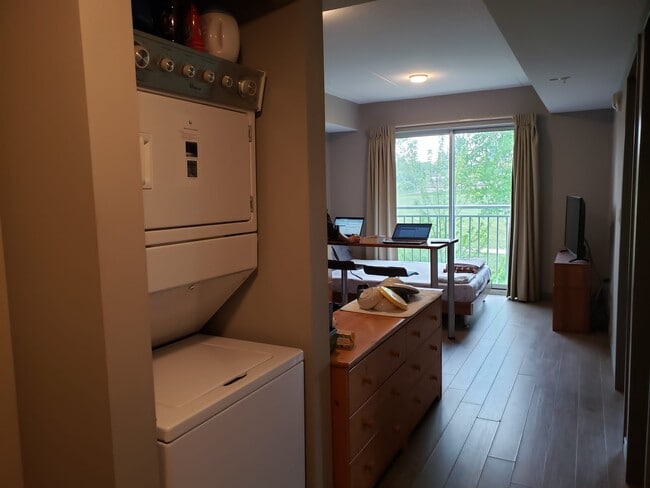 Building Photo - 321 Spruce St