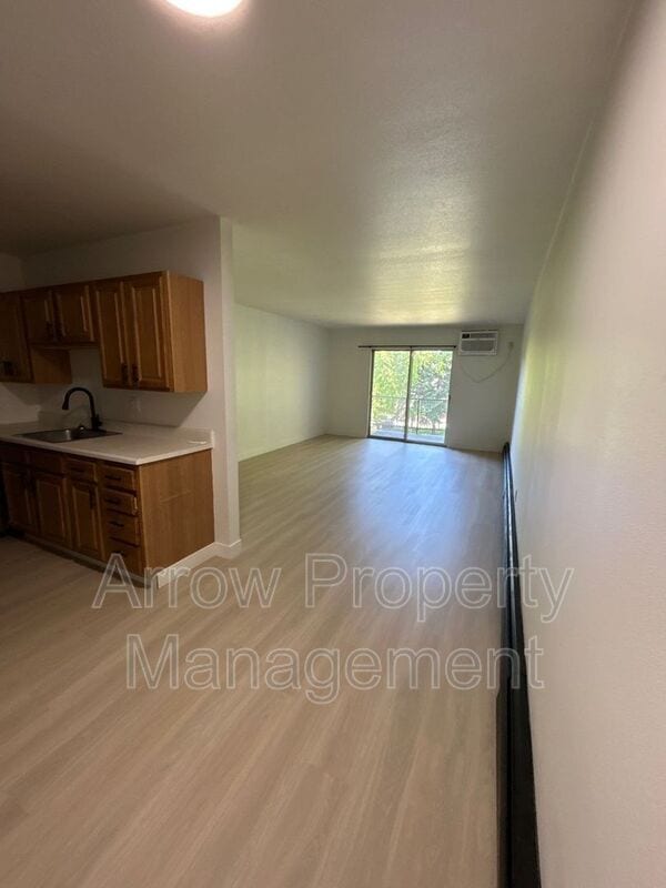 Building Photo - 215 E Arbor Ave