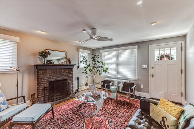 Foto del edificio - 324 Campbell Ave