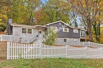 Building Photo - 3235 Haywood Ave