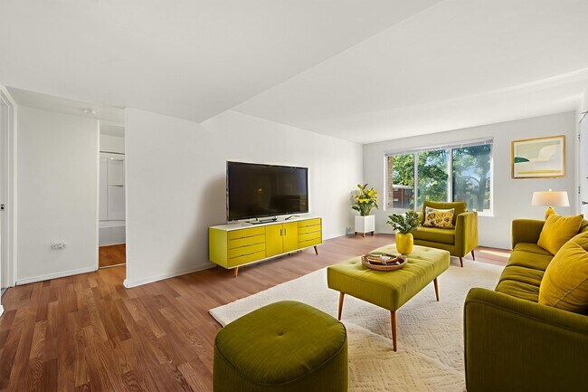 Foto del edificio - COURTYARD GARDENS APARTMENTS