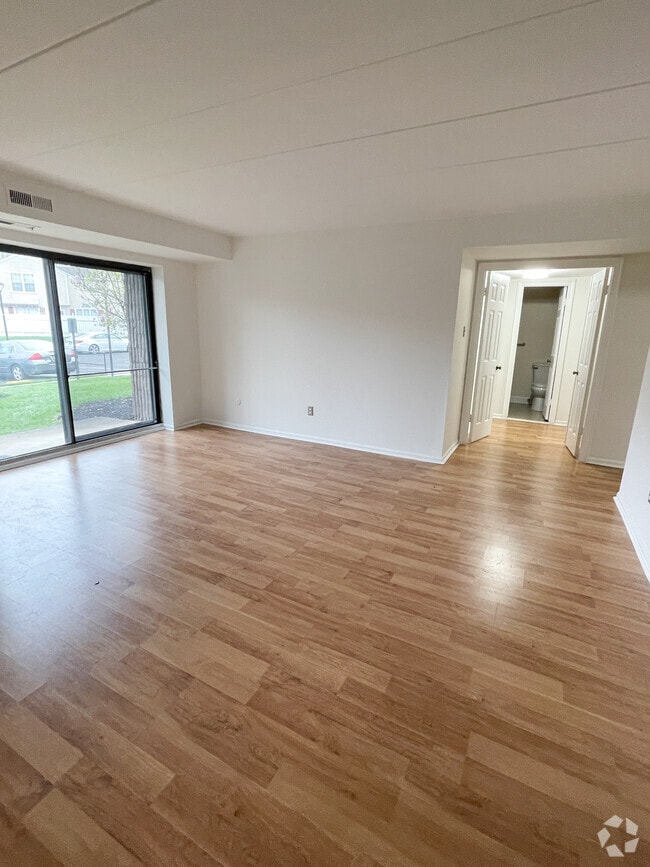 Building Photo - 56 Oakridge Dr