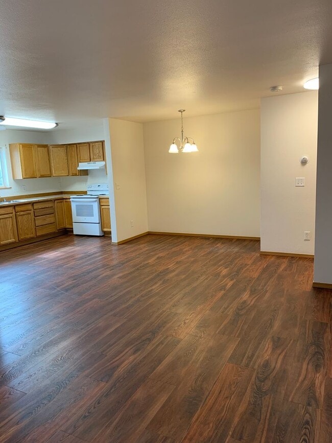 Building Photo - 3 Bdrm, 1 & 1/2 Ba | Muldoon & Tudor area | AVAILABLE NOW!!