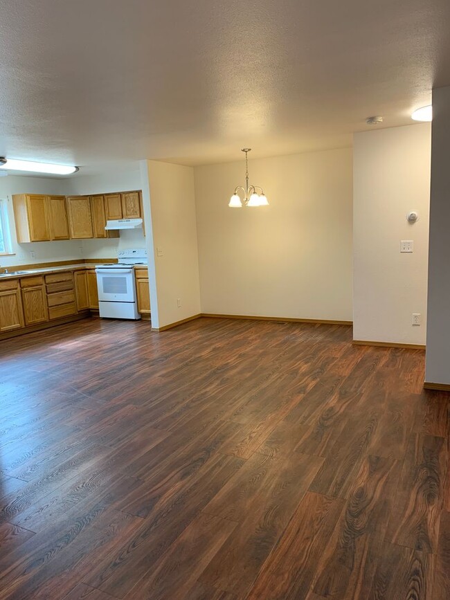 Foto del edificio - 3 Bdrm 1.5 Ba | Muldoon & Tudor area | AVA...
