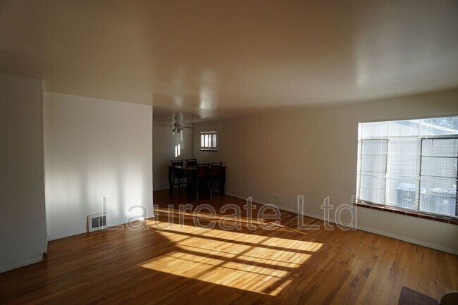 Foto del edificio - 1818 S Dahlia St