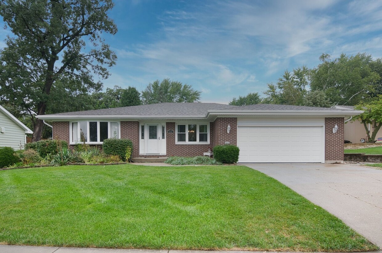 Primary Photo - 5006 W Oakwood Dr