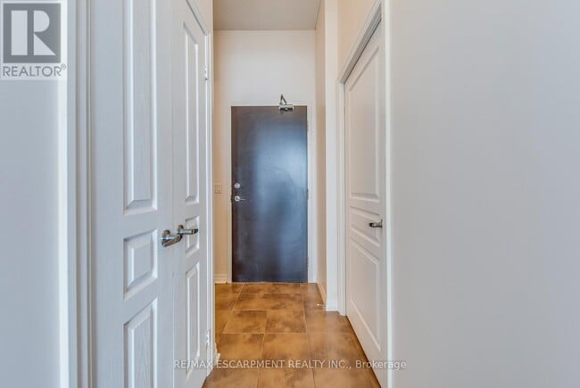 Building Photo - 225-3225 Webb Dr