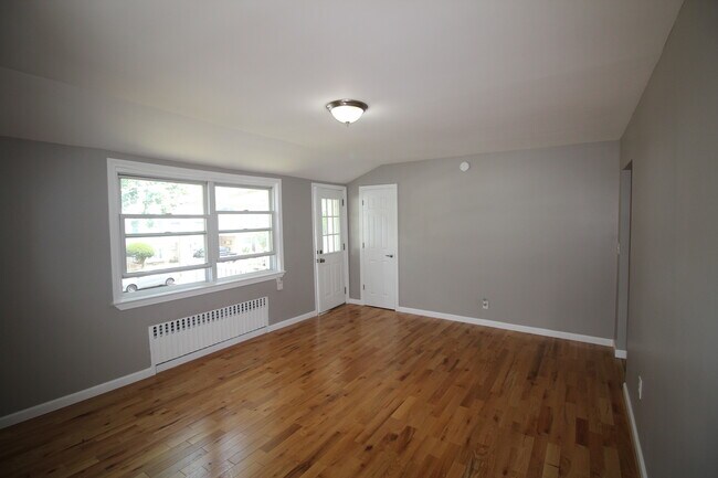 Foto del edificio - 209 Tibbetts Rd