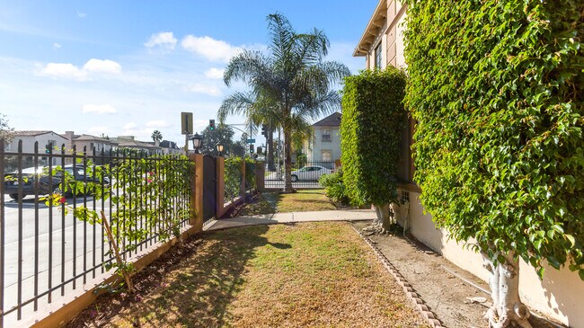 Foto del edificio - 8653 W Olympic Blvd