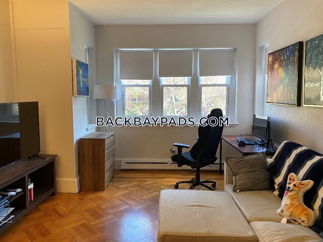 Building Photo - 301 Marlborough St