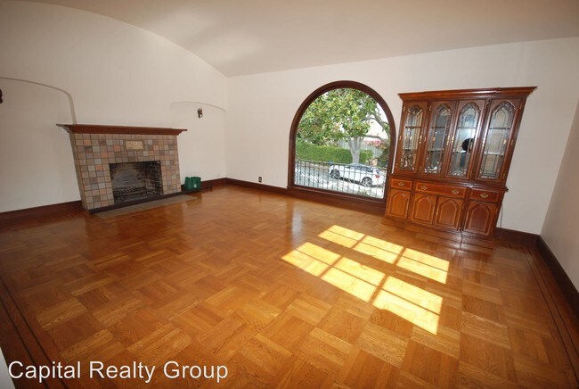 Building Photo - 1405 Drake Ave