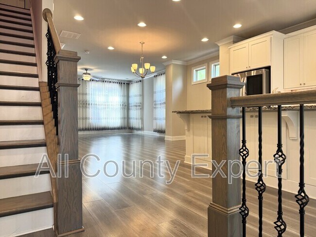 Building Photo - 1529 Huntwood Ct