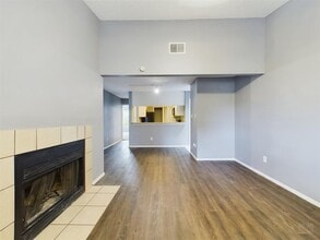 Building Photo - 806 W 24th St
