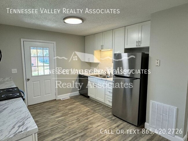 Building Photo - 997 Kirk Ave