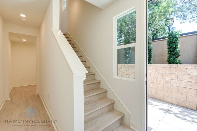 Foto del edificio - Brand New Built 3 Bed 2.5 Bath Flex Townhouse in Ontario!