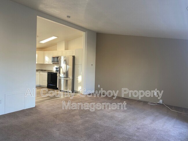 Building Photo - 1564 W Polk St