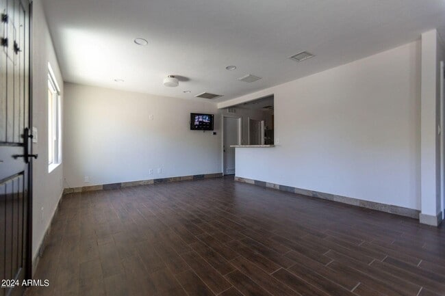 Building Photo - 1426 S Kenneth Pl