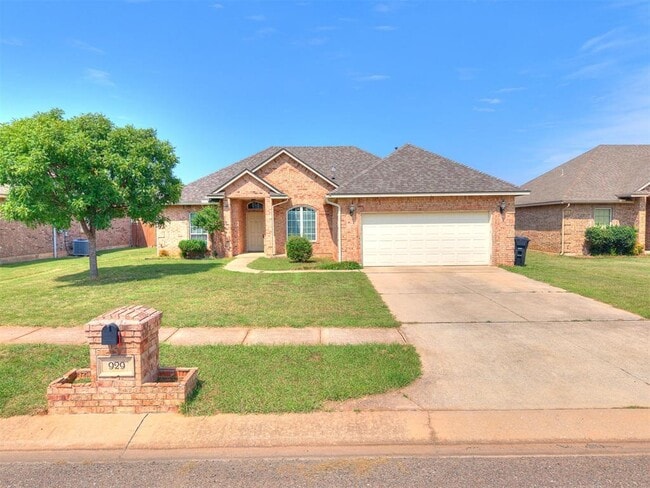 Building Photo - 929 NE 28th St