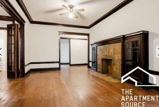 Building Photo - 2426 N Sawyer Ave