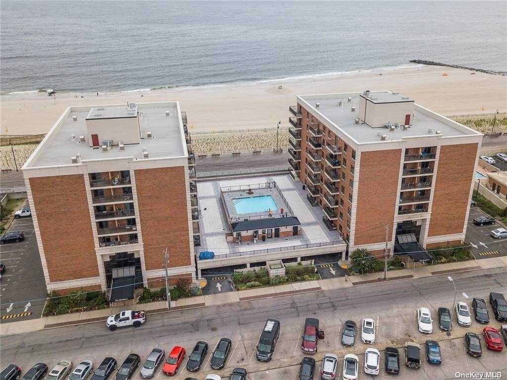 Primary Photo - 230 W Broadway