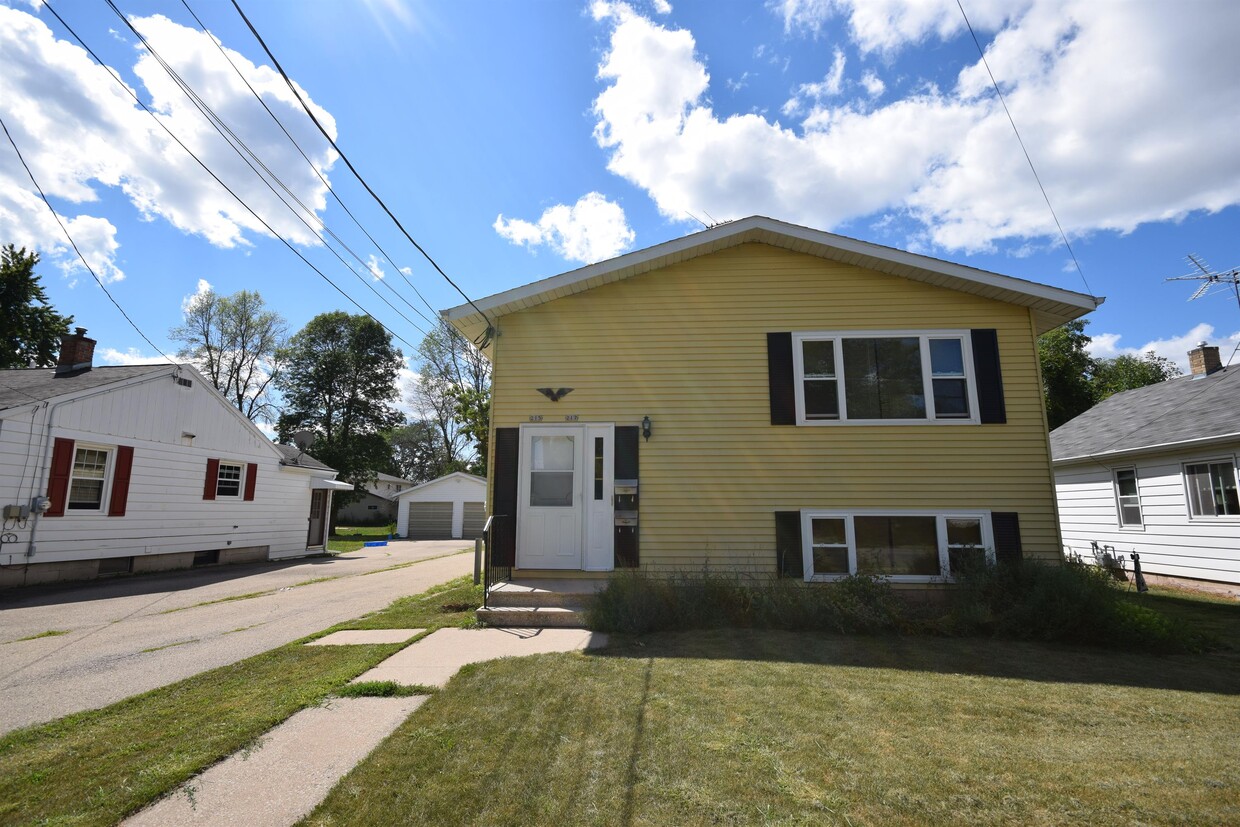 Primary Photo - 217 Foster St