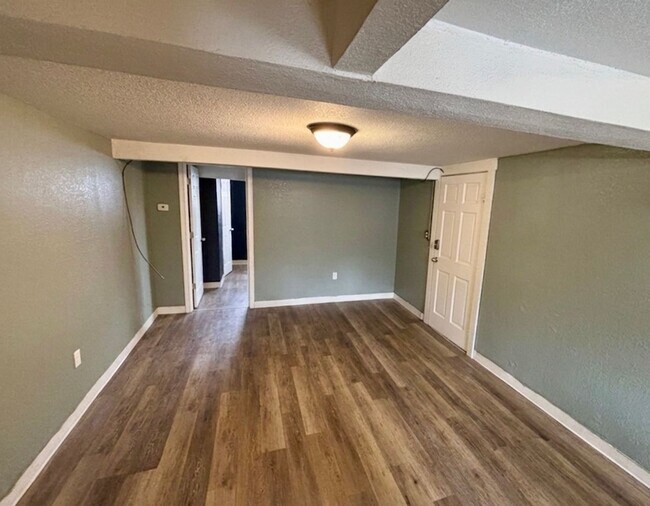 Foto del edificio - Updated 1 Bed 1 Bath in Central MHK