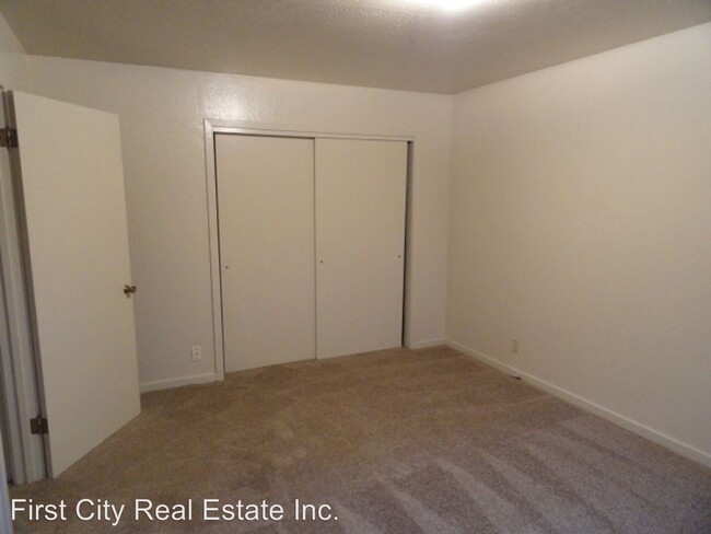 Building Photo - 830 Sunset Dr