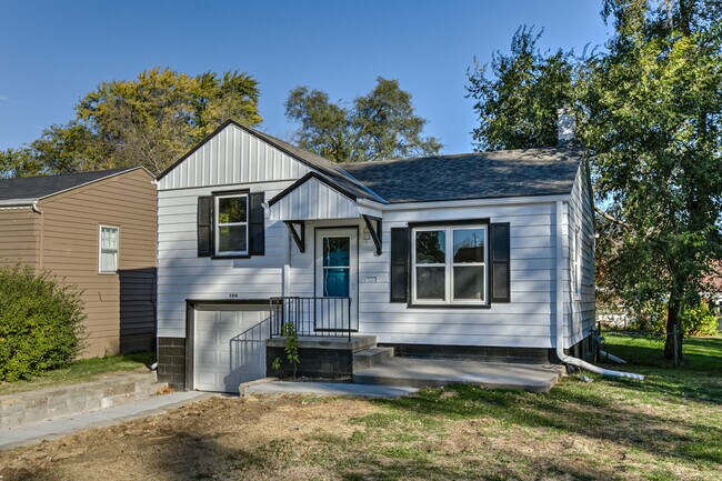 Building Photo - 2516 Sharon Dr