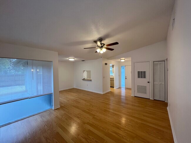 Foto del edificio - 2673 Warmsprings Way