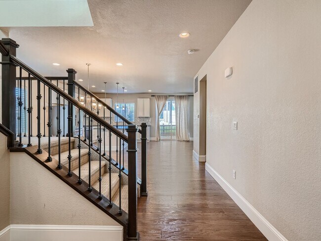 Foto del edificio - Charming 4-Bedroom Home with Loft, Office,...