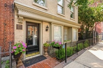 Building Photo - 212 Warren St
