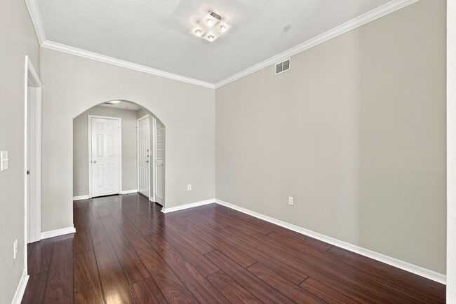 Building Photo - 501 Knights Run Ave