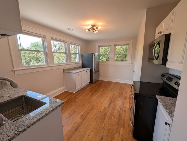 Building Photo - 35 Perry Ave