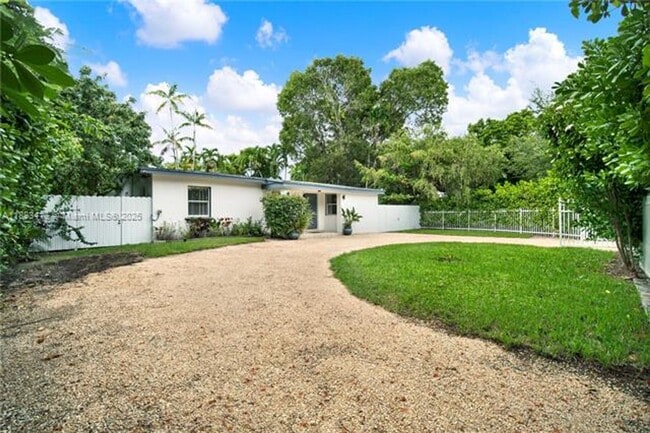 Building Photo - 6400 SW 62nd Ct