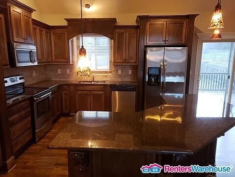Foto del edificio - 4 Bed 3 Bath In Raymore For Rent! Availabl...