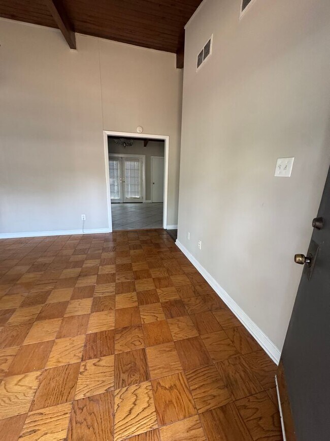 Foto del edificio - Stunning 3 Bedroom 2 Bath | East Memphis - $99 Move In Special