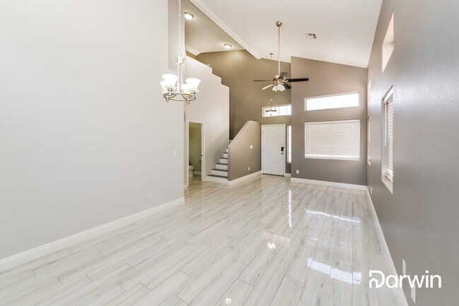 Building Photo - 320 Gray Robin Ave
