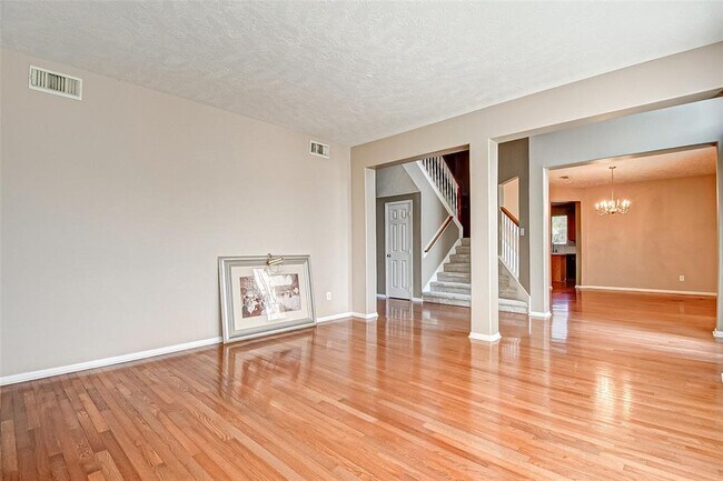 Foto del edificio - 1227 Elmhurst Trails Ln
