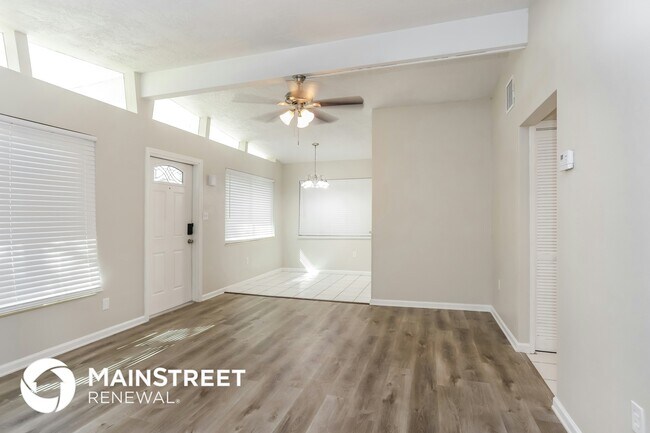 Building Photo - 3759 St Charles Cir