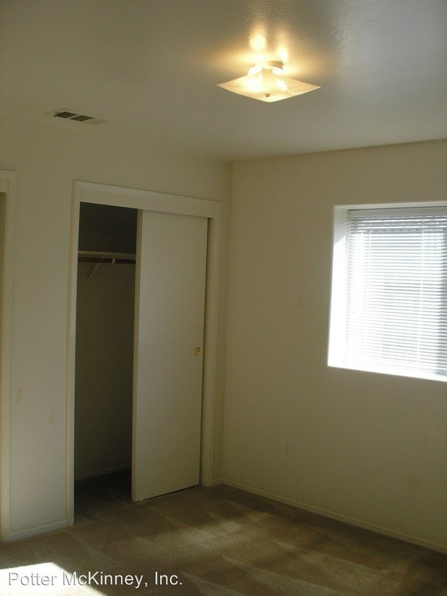 Building Photo - 8135 Whitewater Dr