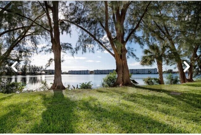 Foto del edificio - 10090 NW 80th Ct