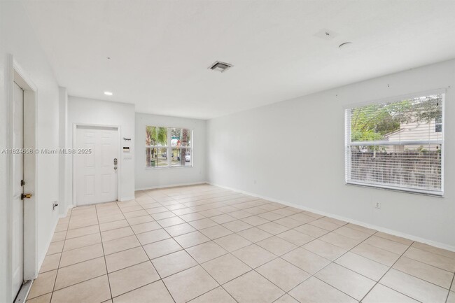 Building Photo - 1596 SE 20th Rd
