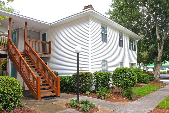 Building Photo - 504-504 Island Dr