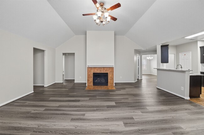 Foto del edificio - 15506 Fir Woods Ln
