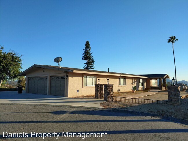 Building Photo - 4 br, 2 bath House - 1207 Vista Grande Rd.