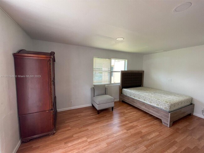 Foto del edificio - 2813 Dewey St